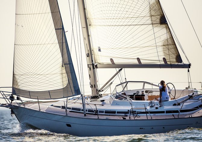 center cockpit yacht