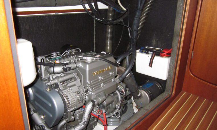 yanmar 3ym30 motor in c-yacht zeiljacht