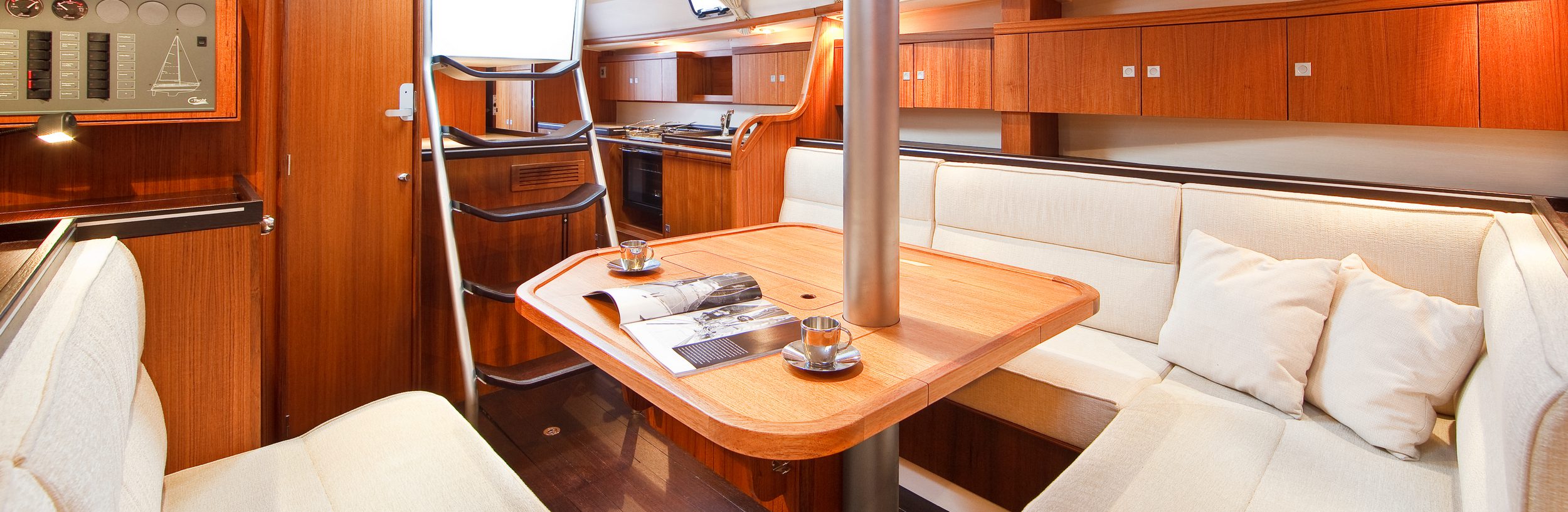 zeiljacht interieur c-yacht 1050 club