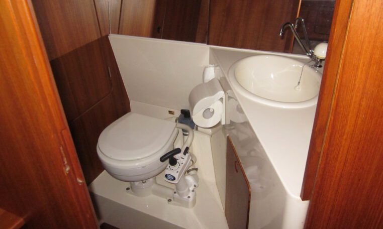 toilet in compromis c999 zeilboot