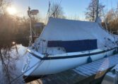 Zeilboot Compromis c999 onder winterkleed